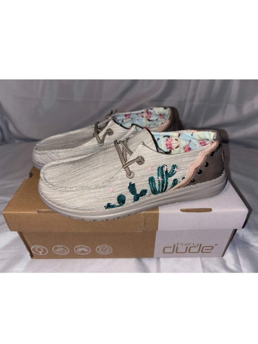 NWT Hey Dude Wendy Rodeo Cactus Shoes Women’s 6